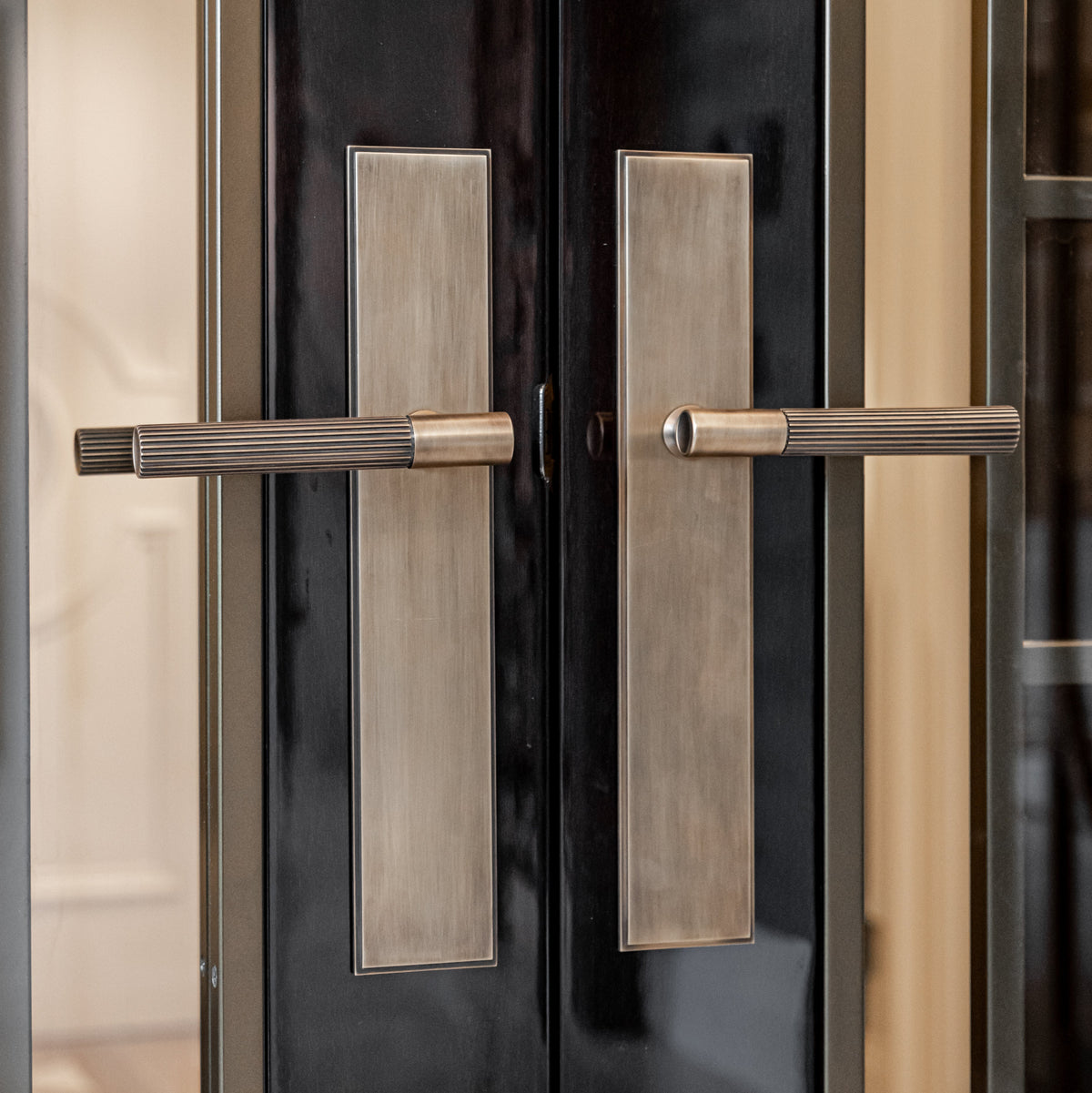 Bailey LH Linear Knurl Lever Handle