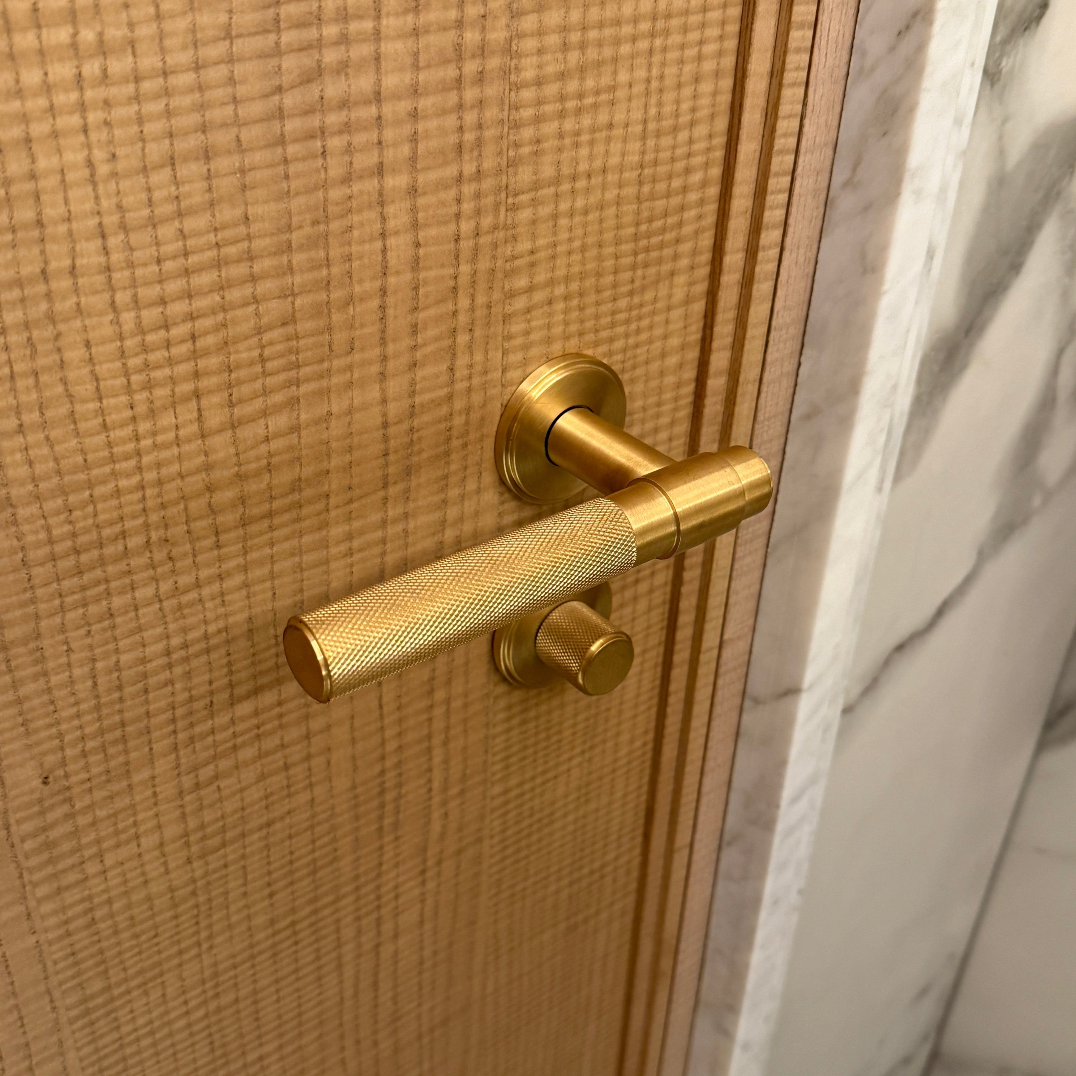Carlos LH Knurl Brushed Brass